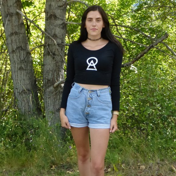 💎 Thorn Clothing Organic Crop Top - Graphic Design - Long Sleeve Crop Top - NWT - Picture 2 of 4